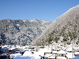 湯原温泉街の雪景色