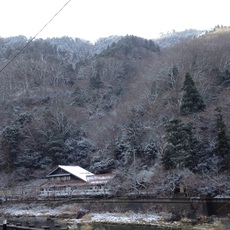 湯原はうっすらと雪景色！